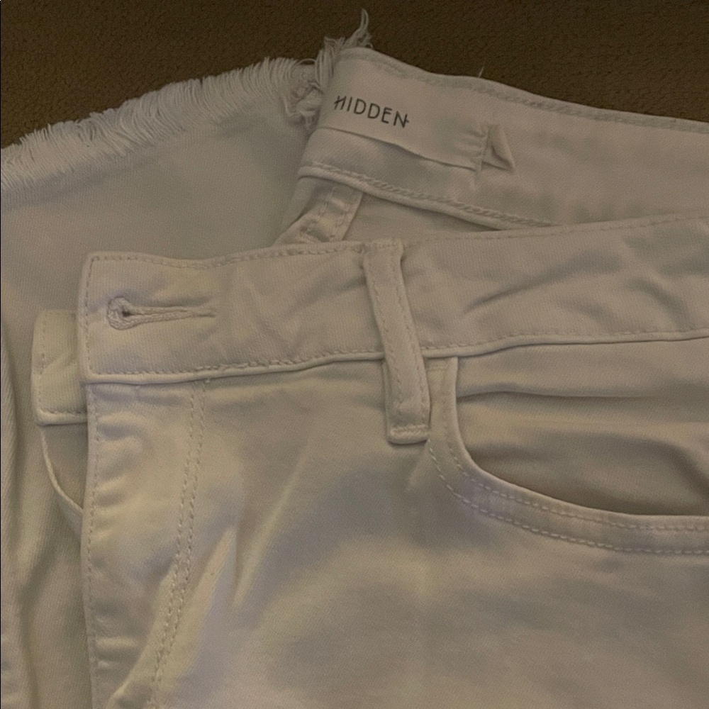 Hidden Women's White Cropped Pants